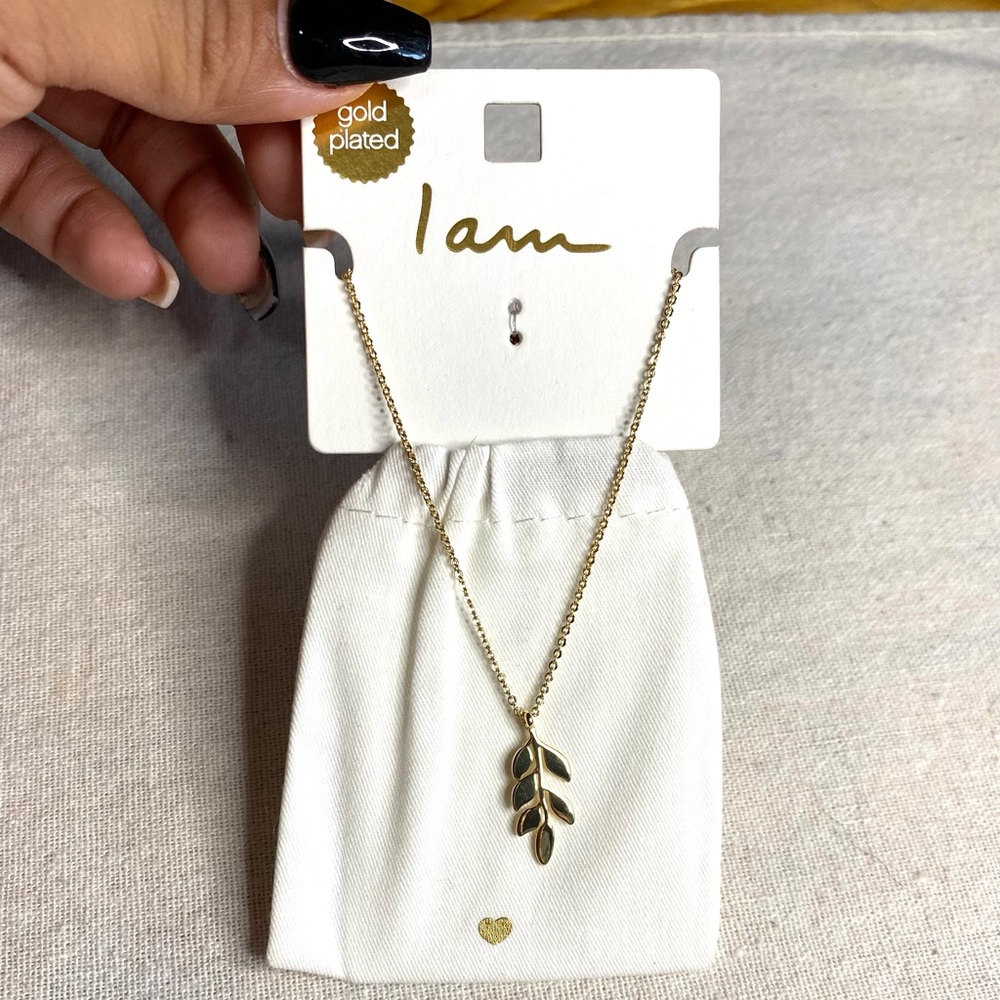 🎀I am Gold Plated Leave Necklace🎀